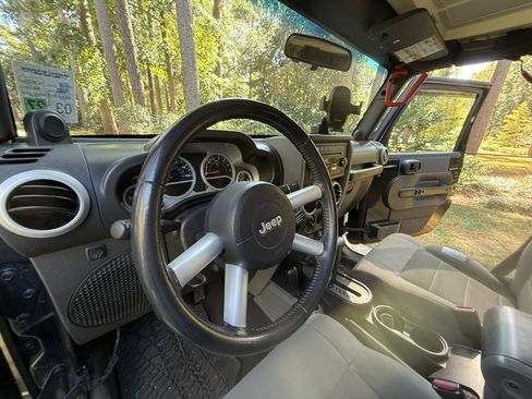 Used 2008 Jeep Wrangler Unlimited Sahara w/ Dual Top Group image 10