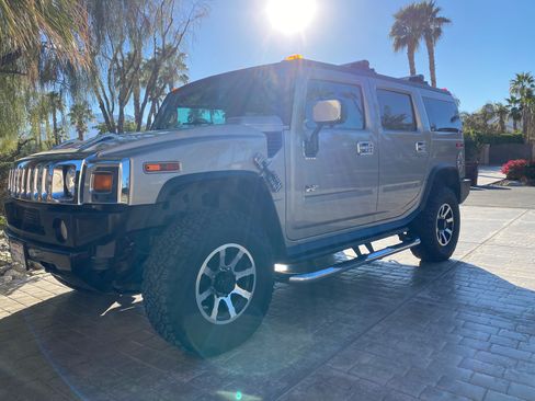Used 2005 HUMMER H2 w/ Preferred Equipment Group image 2