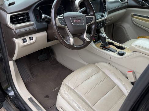 Used 2018 GMC Acadia Denali w/ Technology Package AWD/4WD image 9