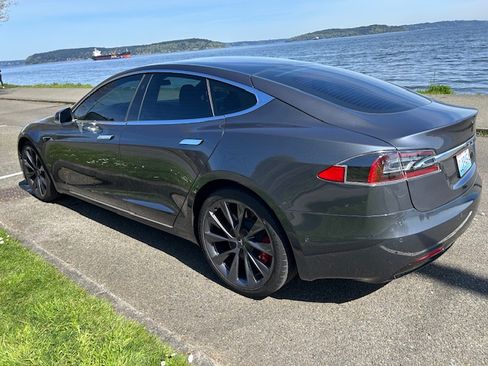 Used 2020 Tesla Model S Long Range Plus image 6