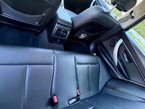 Used 2018 BMW 320i Sedan RWD image 13