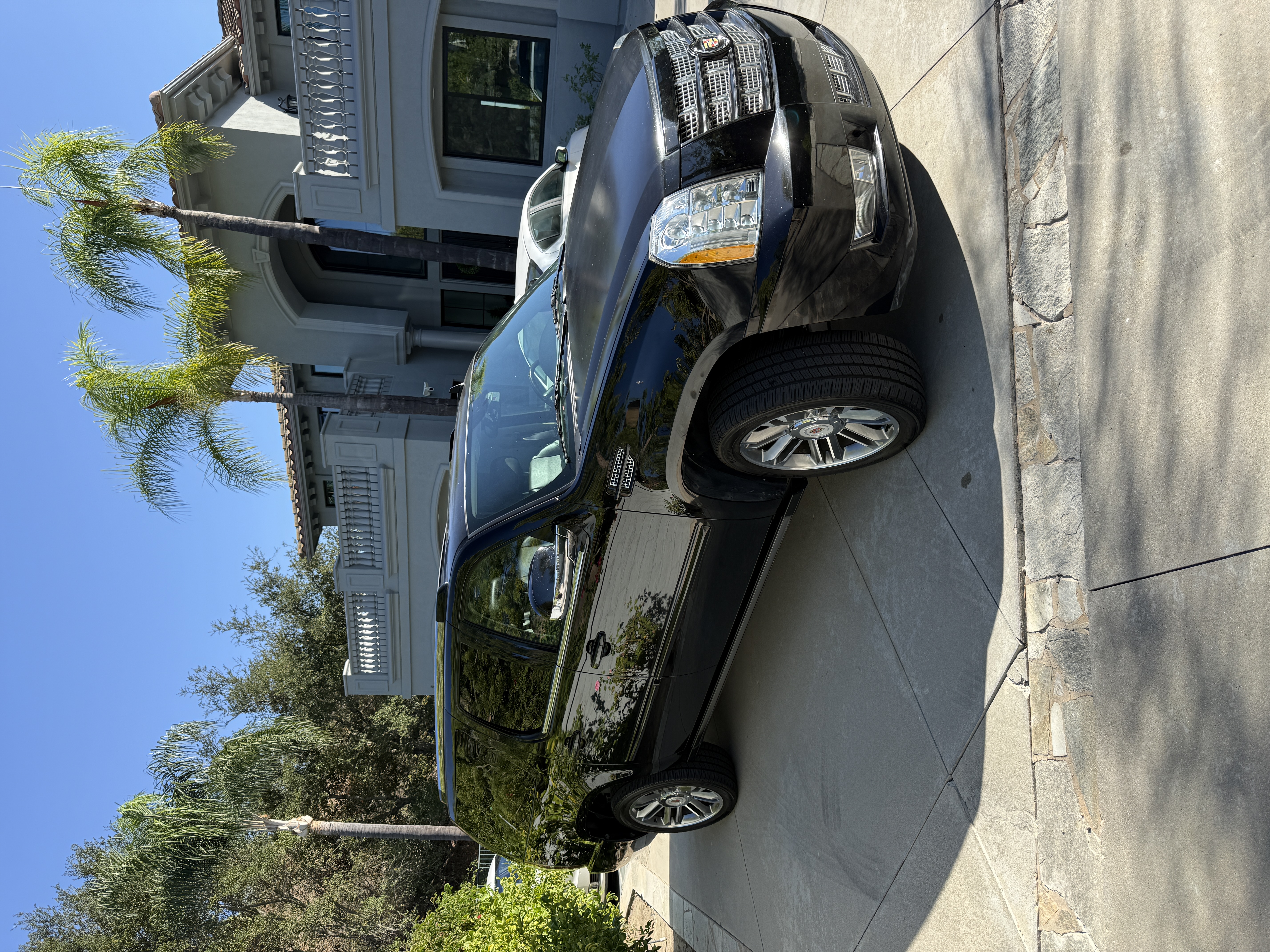 Used 2013 Cadillac Escalade ESV Premium AWD/4WD image 2