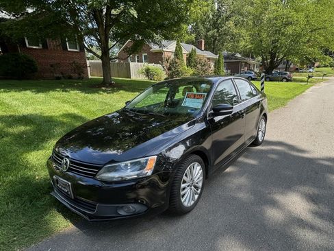 Used 2011 Volkswagen Jetta SEL FWD image 14