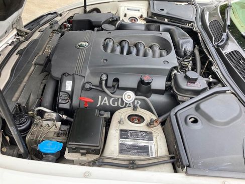 Used 2003 Jaguar XK8 Convertible image 4