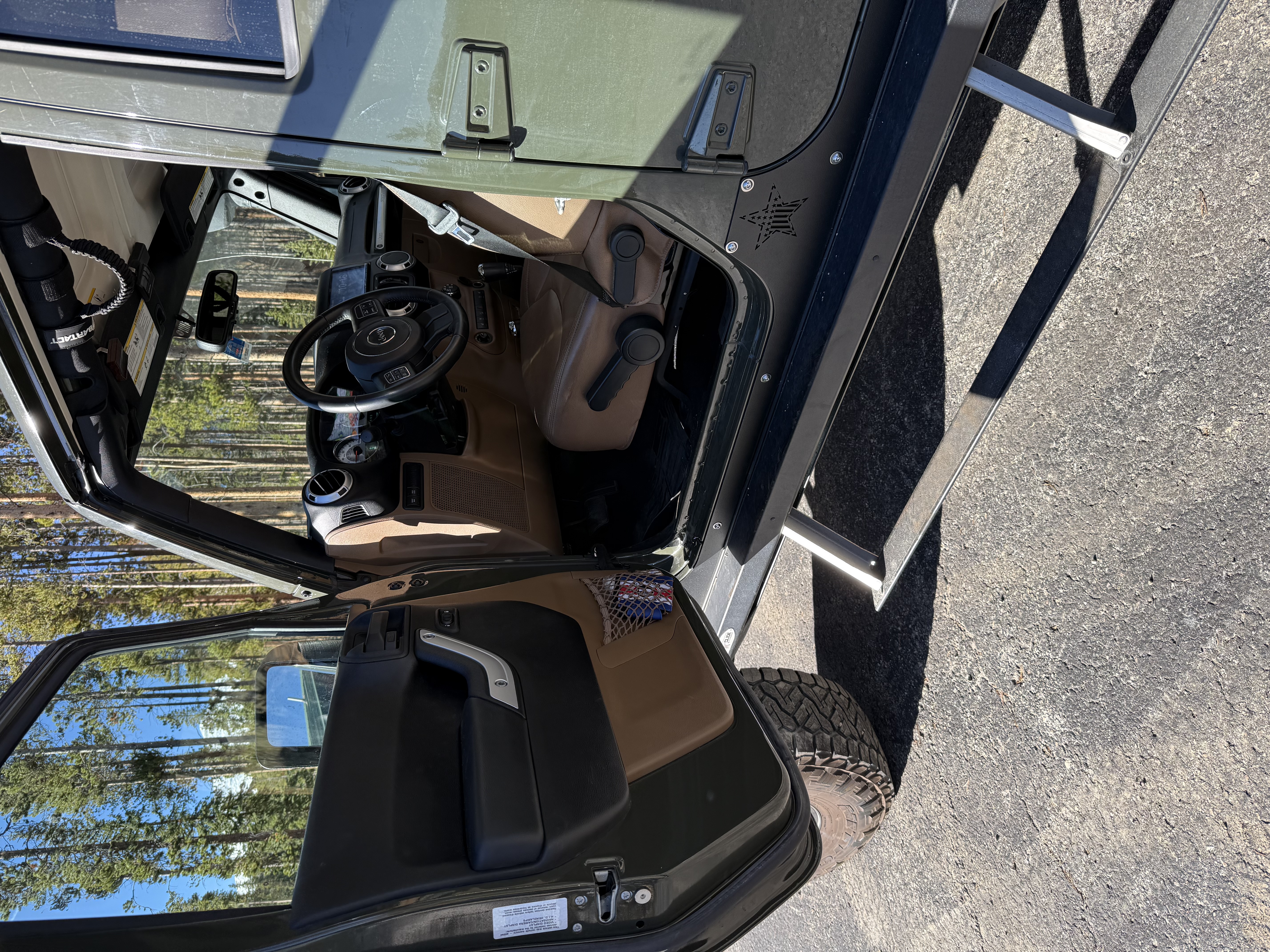Used 2016 Jeep Wrangler Unlimited Rubicon w/ Connectivity Group AWD/4WD image 8
