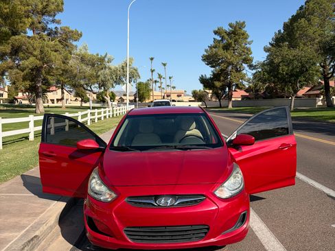 Used 2013 Hyundai Accent GLS FWD image 9