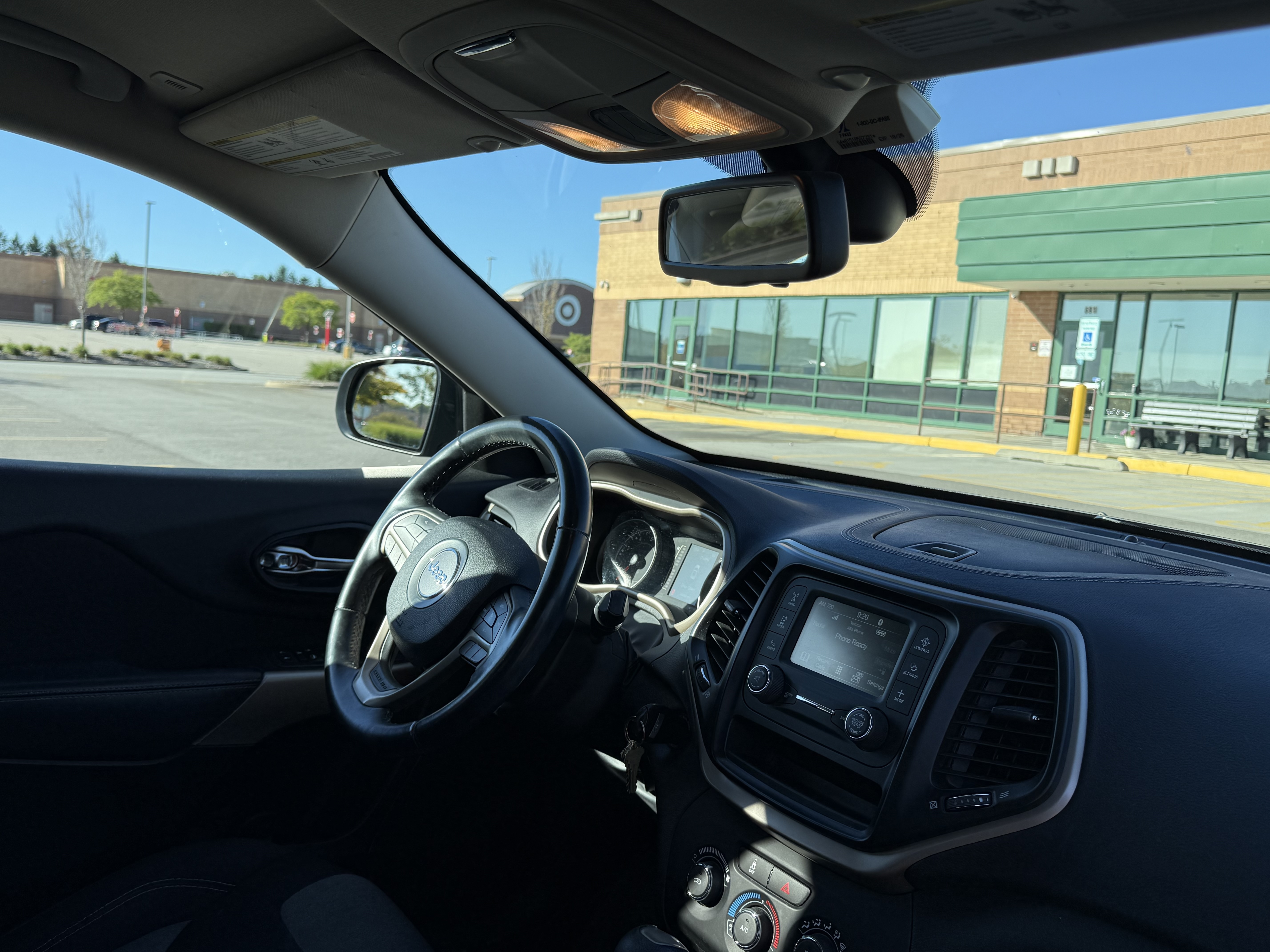 Used 2018 Jeep Cherokee Latitude w/ Altitude Package FWD image 15