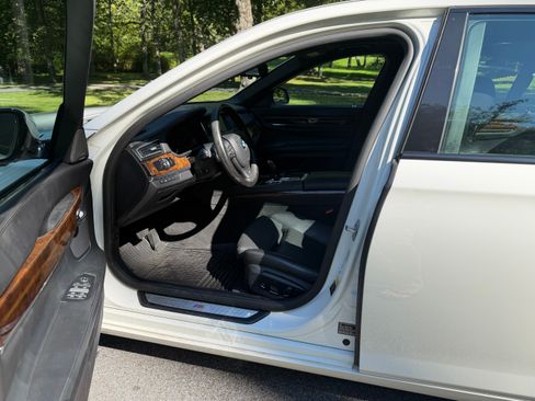 Used 2015 BMW 750i xDrive AWD/4WD image 4