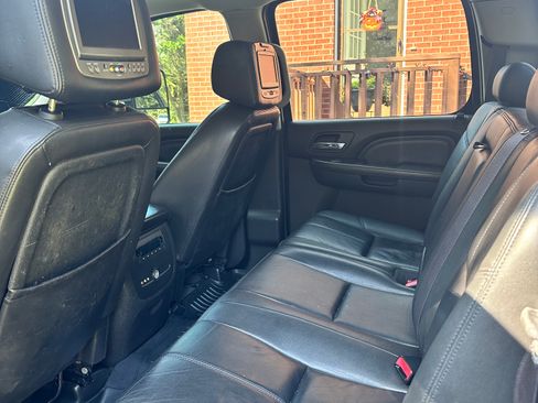 Used 2011 GMC Sierra 2500 Denali w/ Suspension Package, Off-Road image 6