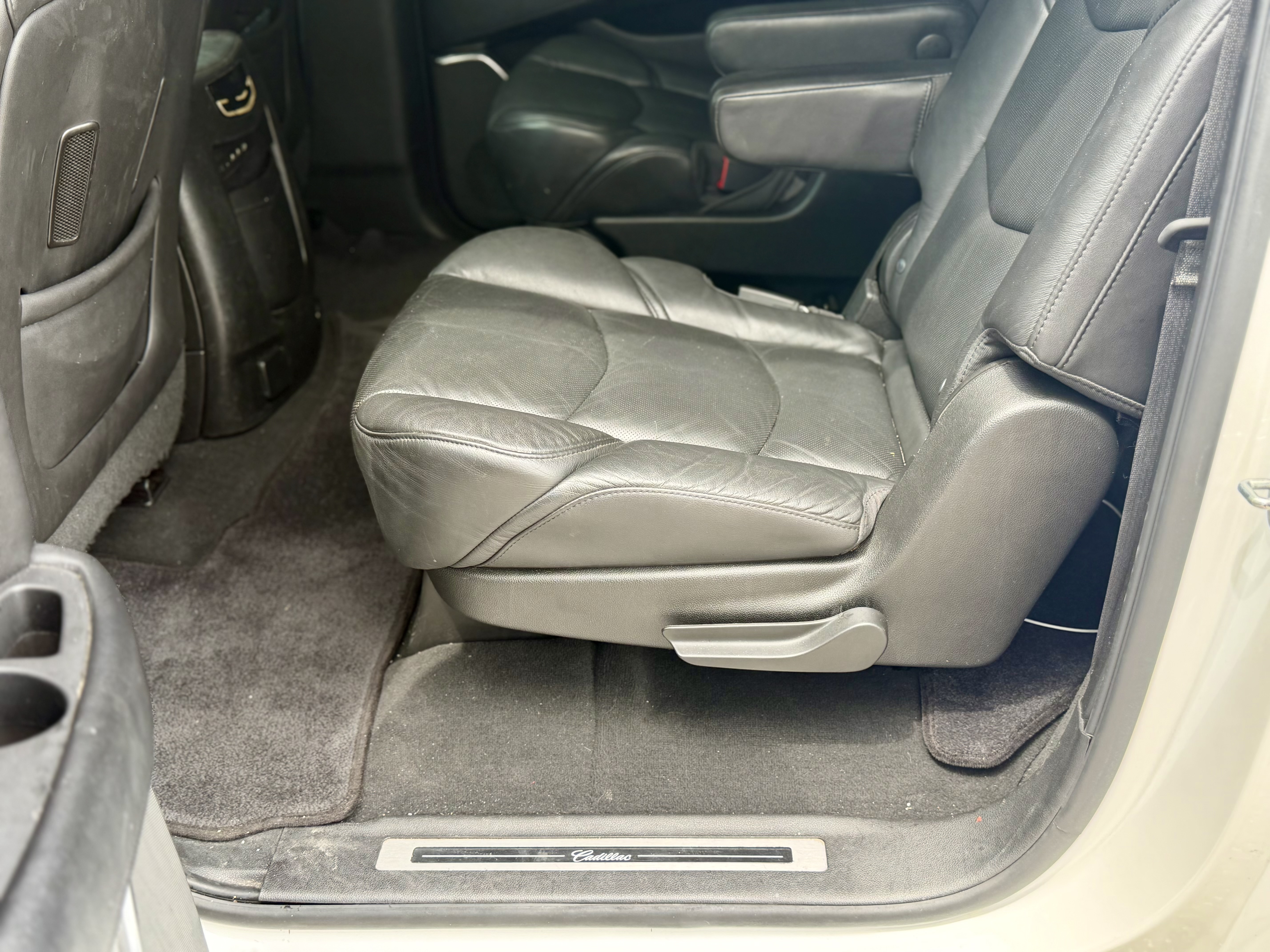 Used 2018 Cadillac Escalade ESV Luxury RWD image 25