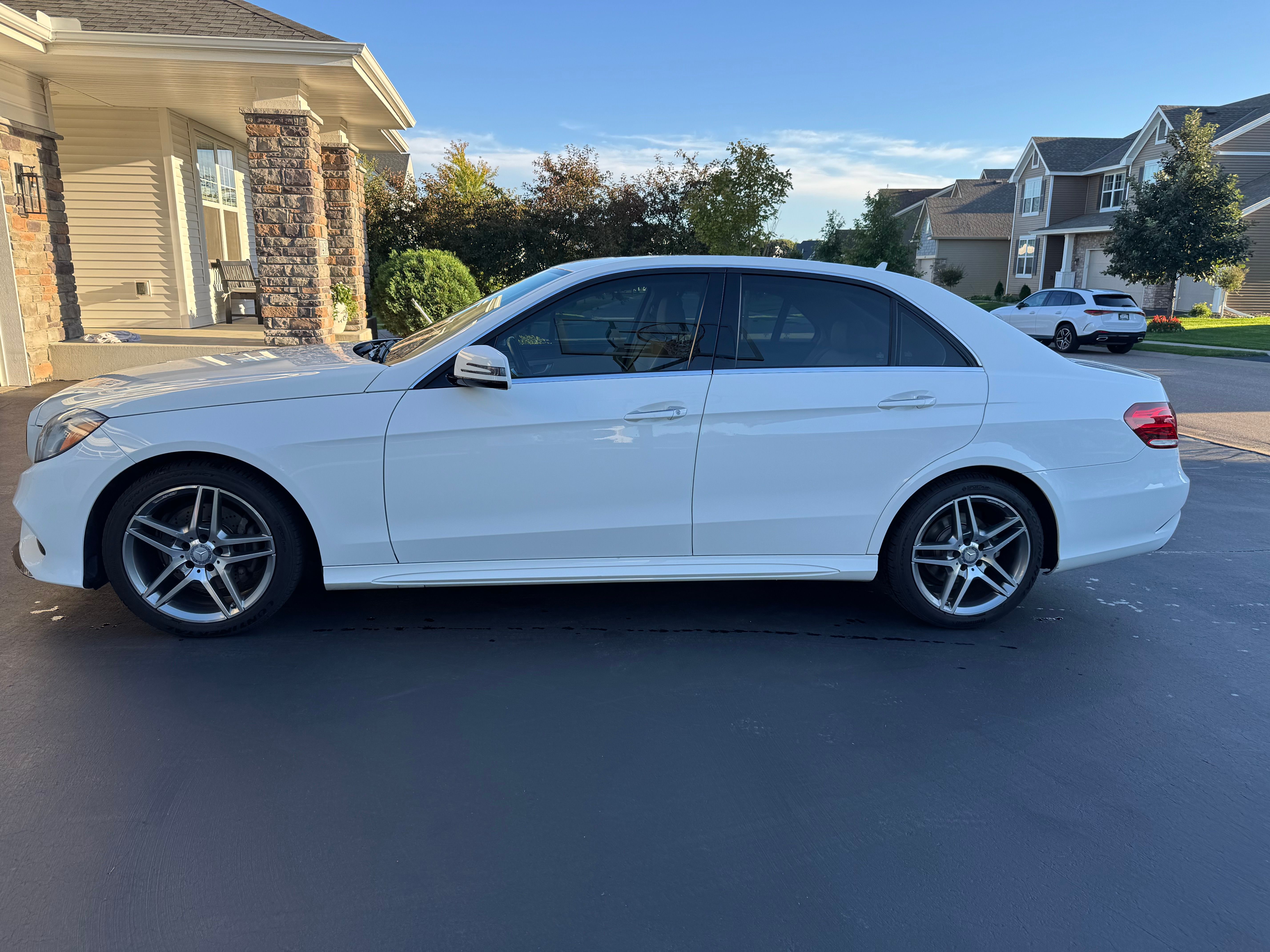 Used 2014 Mercedes-Benz E 350 4MATIC Sedan image 4