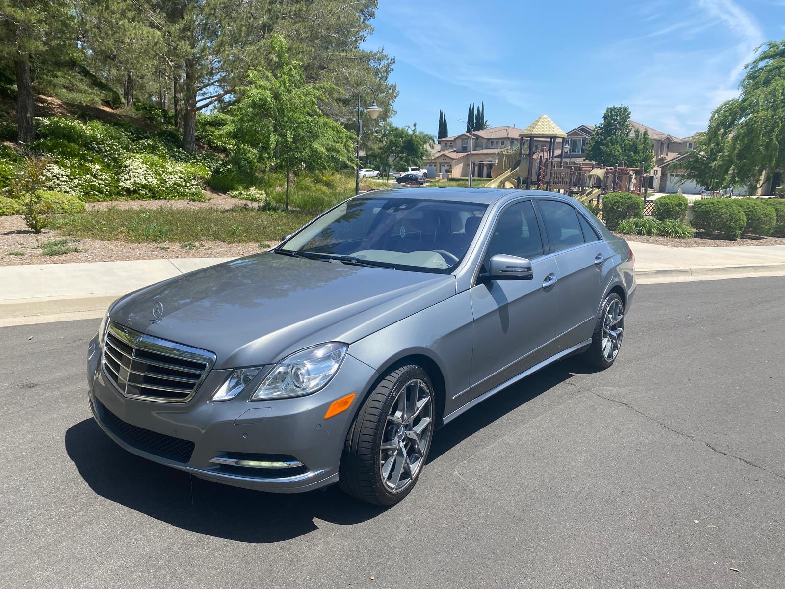 Used 2011 Mercedes-Benz E 550 4MATIC Sedan image 1