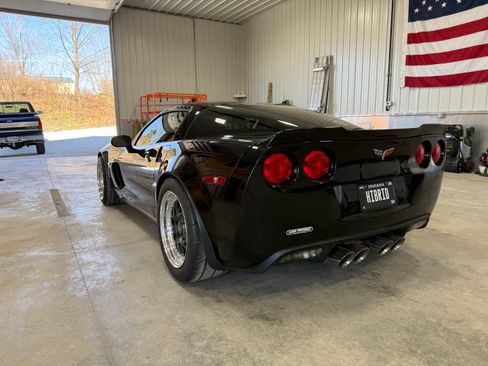 Used 2006 Chevrolet Corvette Z06 w/ Preferred Equipment Group RWD image 10
