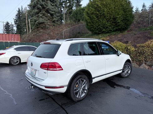 Used 2015 Volkswagen Touareg TDI image 1