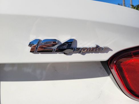 Used 2020 FIAT 124 Spider Lusso w/ Convenience Group image 9
