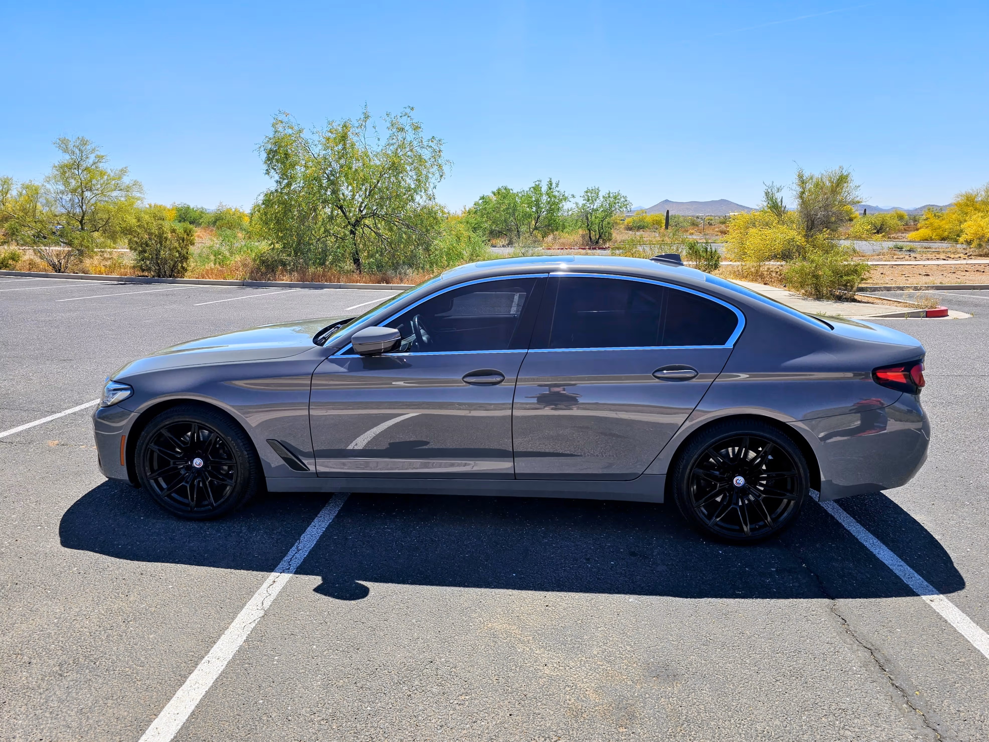 Used 2022 BMW 530i w/ Convenience Package RWD image 4