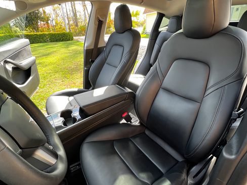 Used 2021 Tesla Model Y Long Range image 13