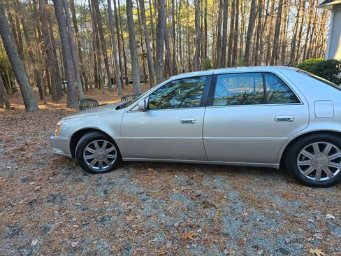 Used 2006 Cadillac DTS Performance image 11