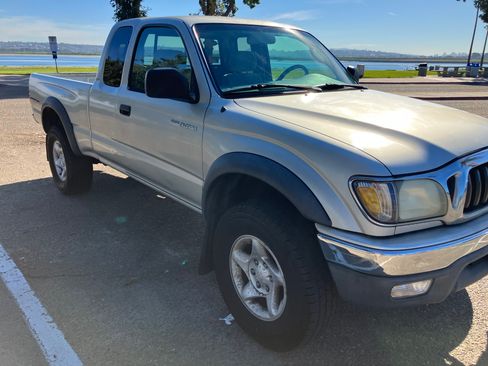 Used 2004 Toyota Tacoma PreRunner RWD image 2