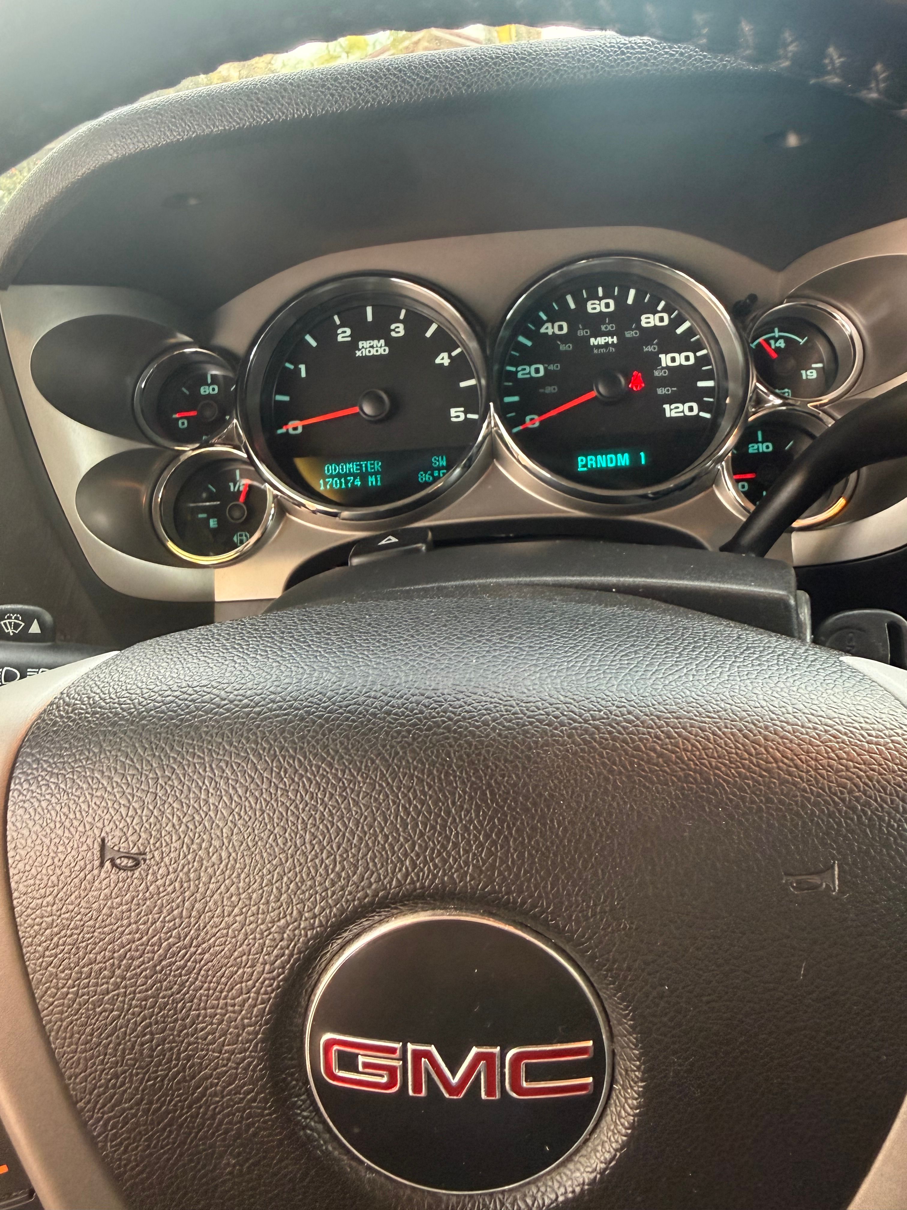 Used 2011 GMC Sierra 2500 SLE w/ SLE Preferred Package AWD/4WD image 8
