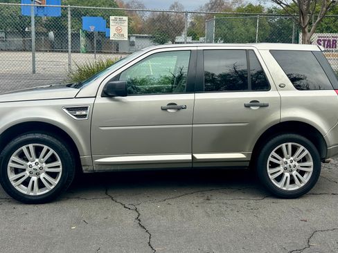 Used 2010 Land Rover LR2 HSE image 9