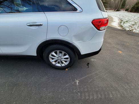 Used 2016 Kia Sorento LX image 17