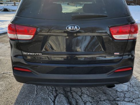 Used 2016 Kia Sorento LX image 4