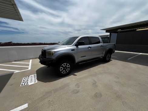 Used 2013 Toyota Tundra 4x4 CrewMax w/ SR5 Pkg image 23
