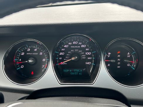 Used 2011 Ford Taurus SEL image 11