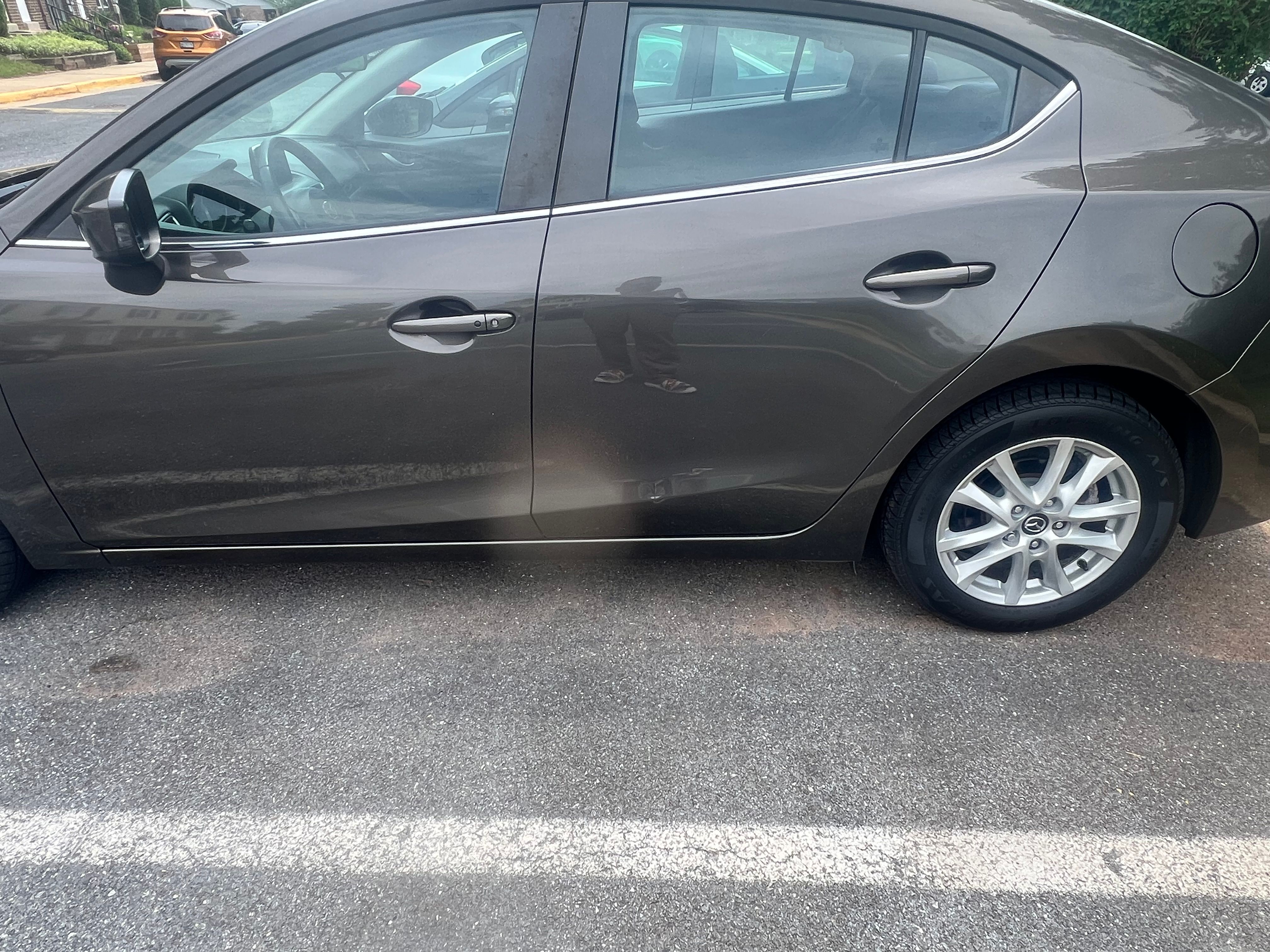 Used 2014 MAZDA MAZDA3 i Touring w/ Technology Package FWD image 9