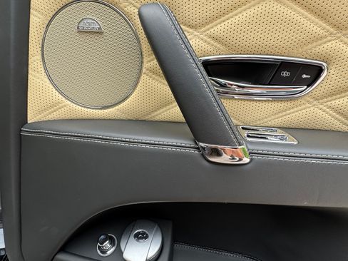 Used 2014 Bentley Flying Spur W12 image 30