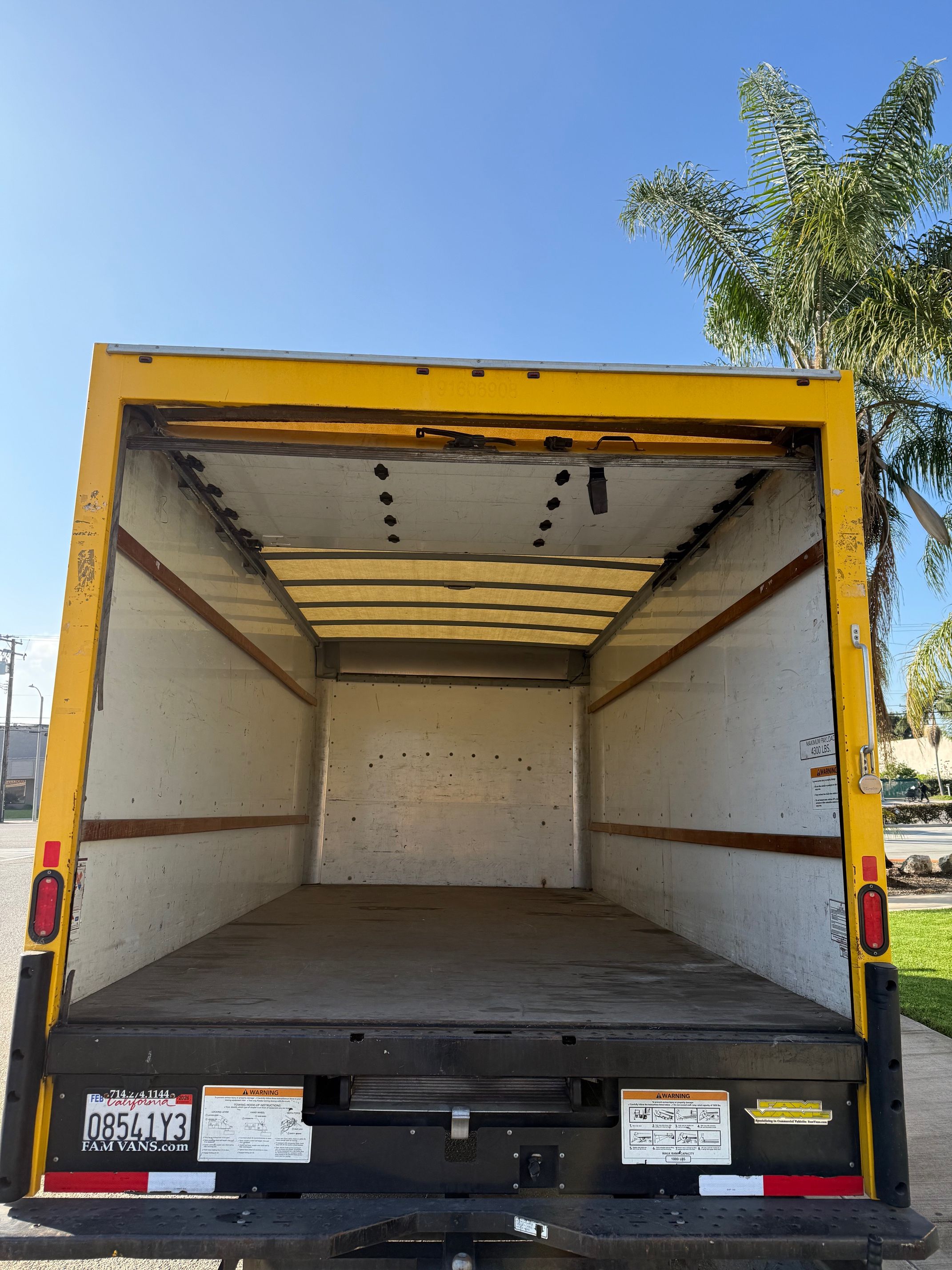 Used 2017 GMC Savana 3500 Extended RWD image 8