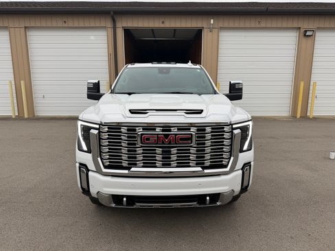 Used 2024 GMC Sierra 3500 Denali w/ Denali Reserve Package image 13