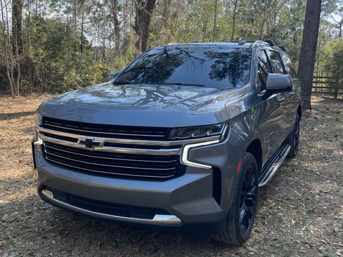 Used 2022 Chevrolet Suburban LT w/ Luxury Package AWD/4WD image 6