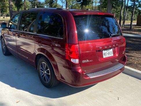 Used 2017 Dodge Grand Caravan SXT image 8
