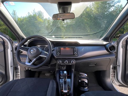 Used 2020 Nissan Kicks S FWD image 17