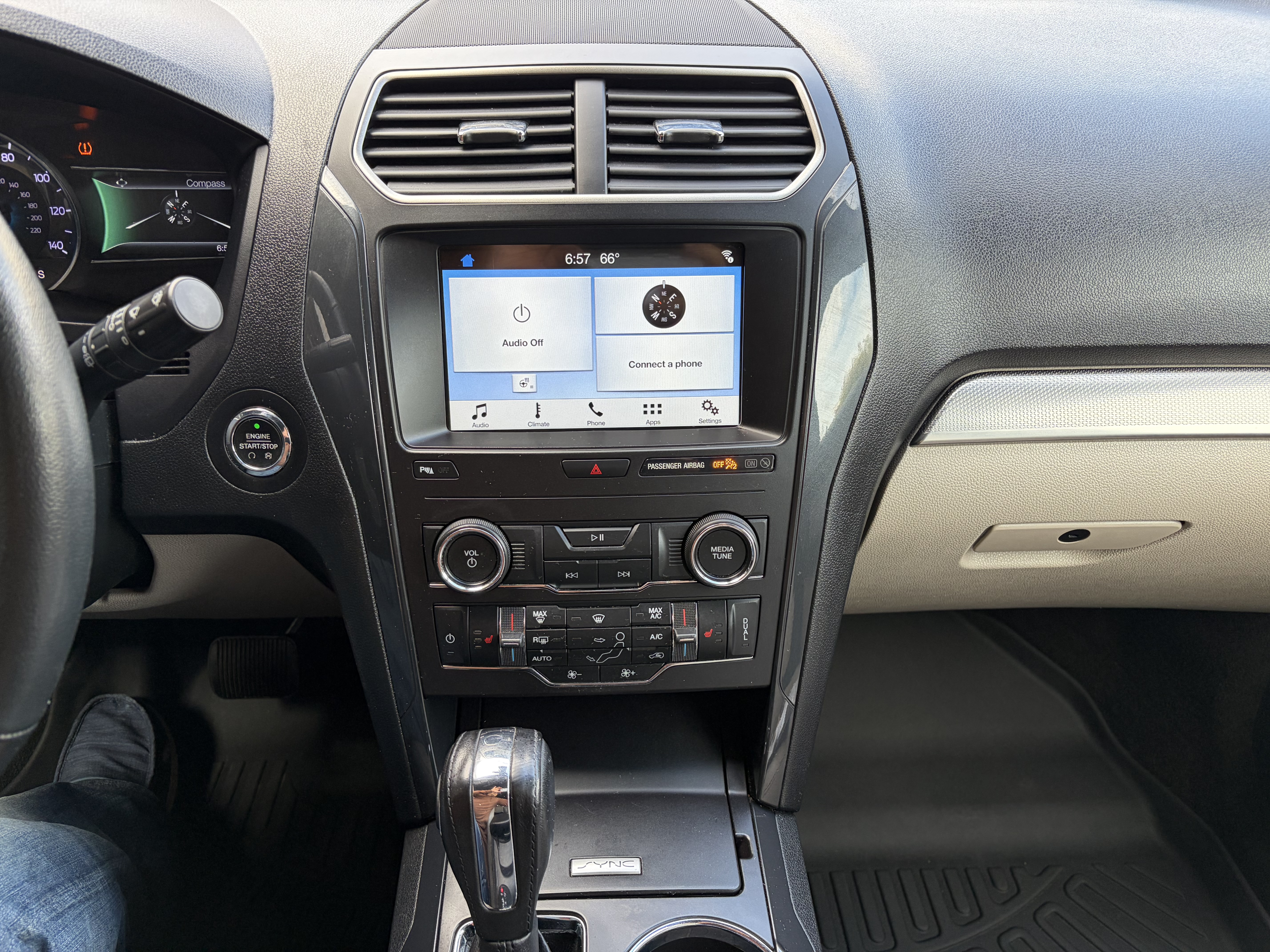 Used 2018 Ford Explorer XLT w/ Equipment Group 202A AWD/4WD image 6