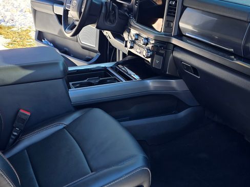 Used 2024 Ford F550 4x4 Crew Cab Super Duty image 17