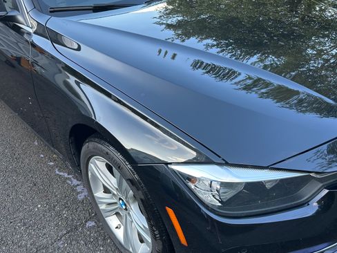 Used 2017 BMW 330i xDrive Sedan AWD/4WD image 11