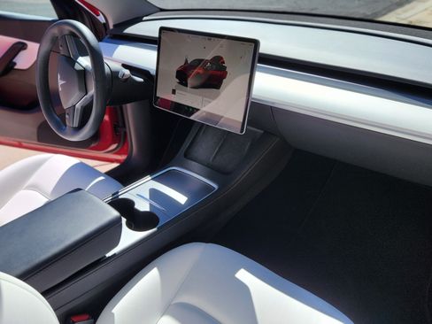 Used 2022 Tesla Model Y Performance image 18