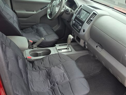 Used 2019 Nissan Frontier SV image 6