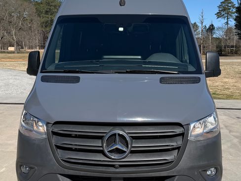 Used 2022 Mercedes-Benz Sprinter 2500 image 8