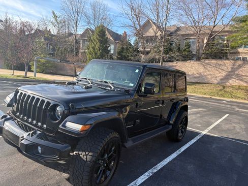 Used 2023 Jeep Wrangler Unlimited Sahara image 6