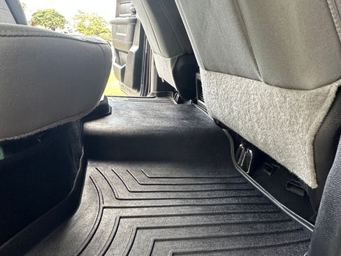 Used 2018 RAM 2500 Tradesman w/ Chrome Appearance Group image 22