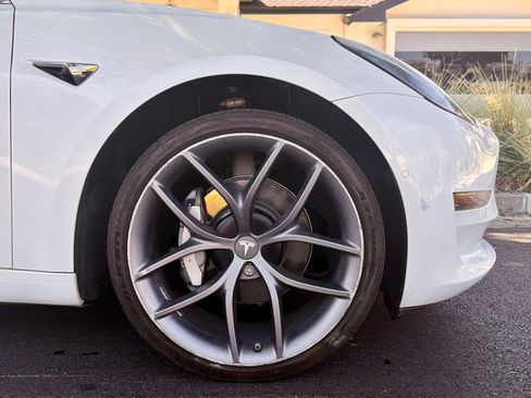 Used 2018 Tesla Model 3 Mid Range RWD image 13