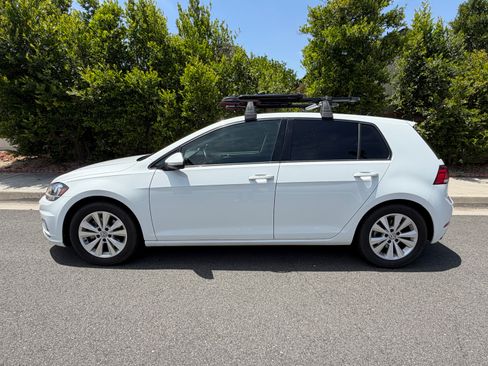 Used 2018 Volkswagen Golf SE FWD image 2