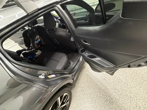 Used 2018 Toyota C-HR XLE image 17