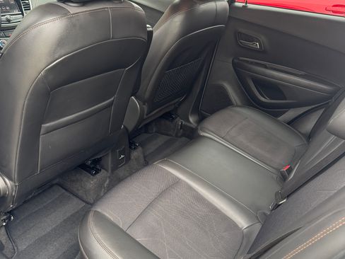 Used 2020 Chevrolet Trax LT w/ LT Convenience Package image 13