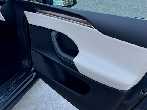 Used 2023 Tesla Model X image 4