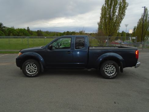 Used 2015 Nissan Frontier SV w/ SV Value Truck Package AWD/4WD image 5